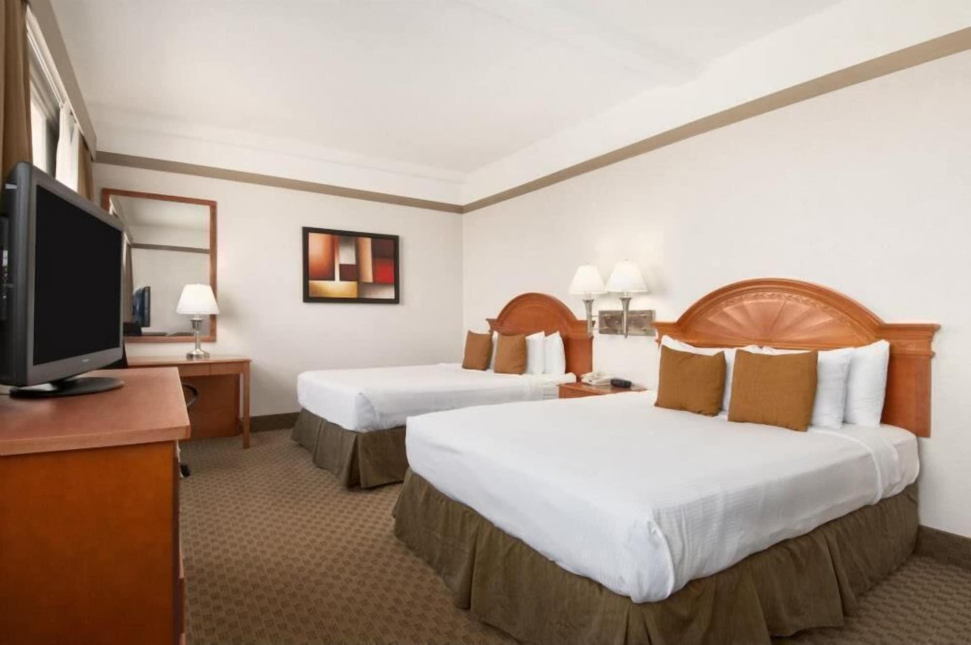 Hotel Ramada By Wyndham Edmonton South Habitación foto
