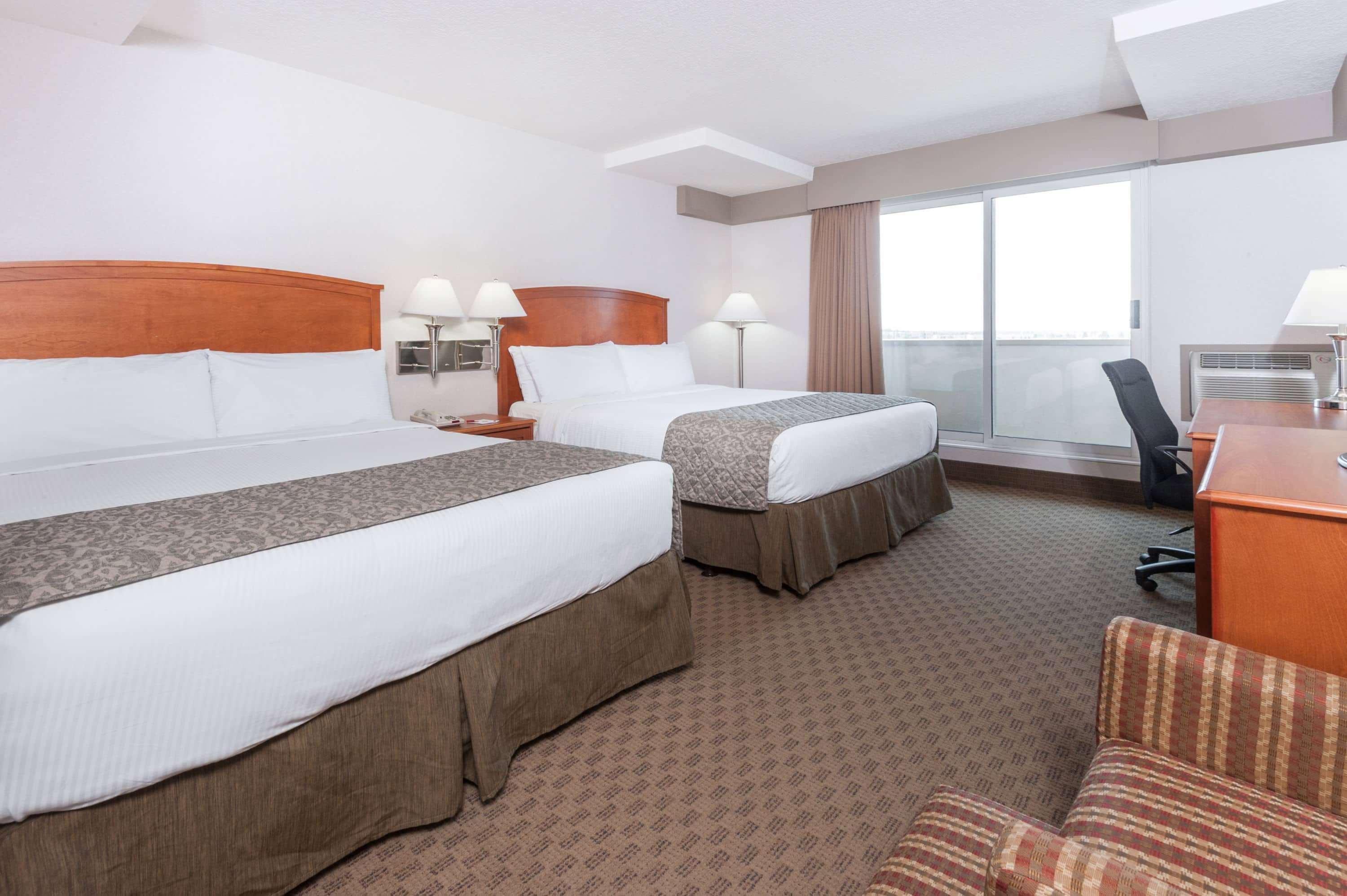 Hotel Ramada By Wyndham Edmonton South Exterior foto
