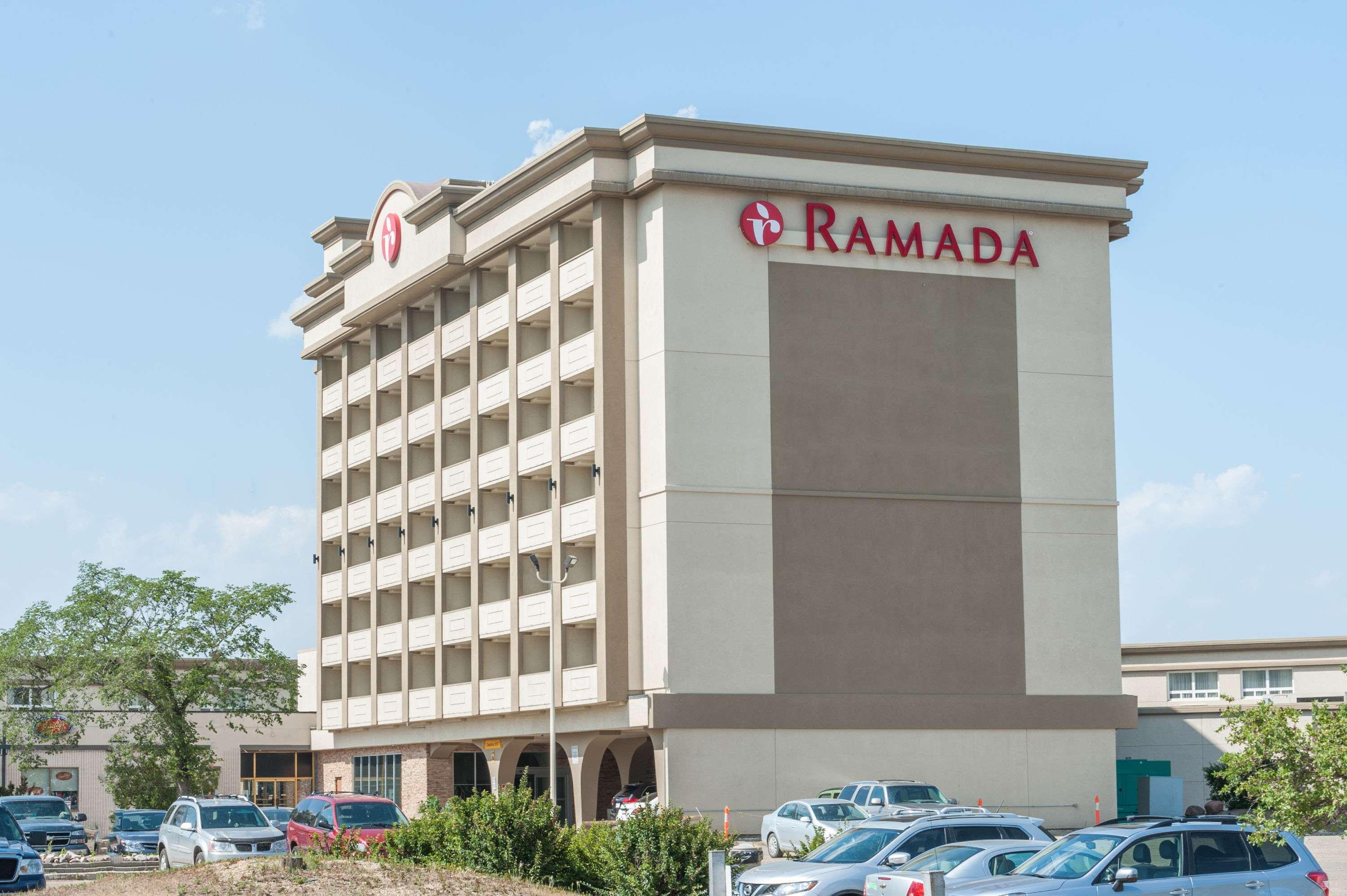 Hotel Ramada By Wyndham Edmonton South Exterior foto