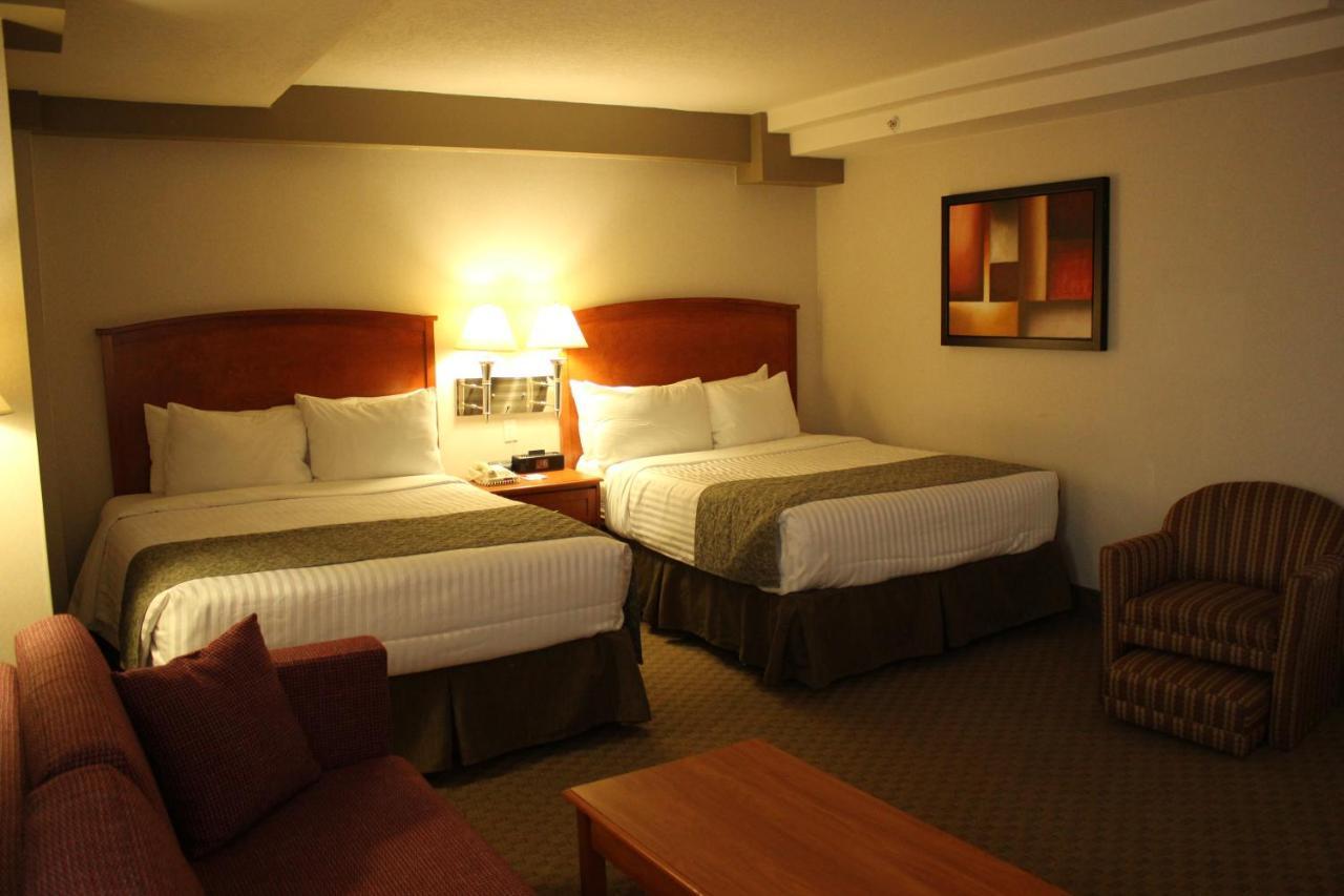 Hotel Ramada By Wyndham Edmonton South Exterior foto